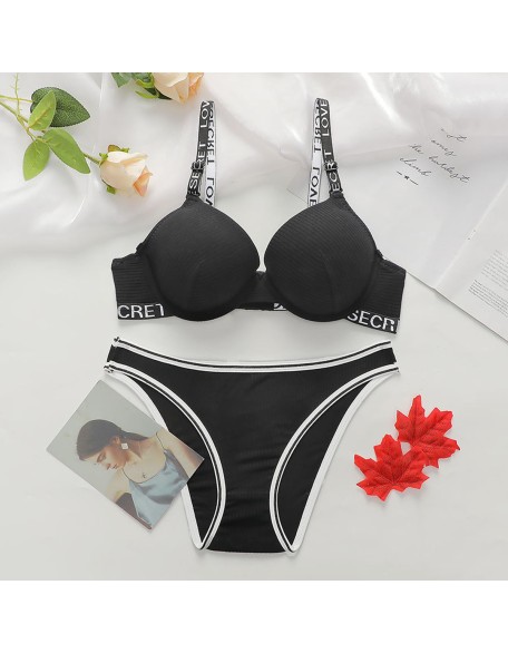 Sexy gathered underwear girl on the collection of auxiliary milk adjustable bra set