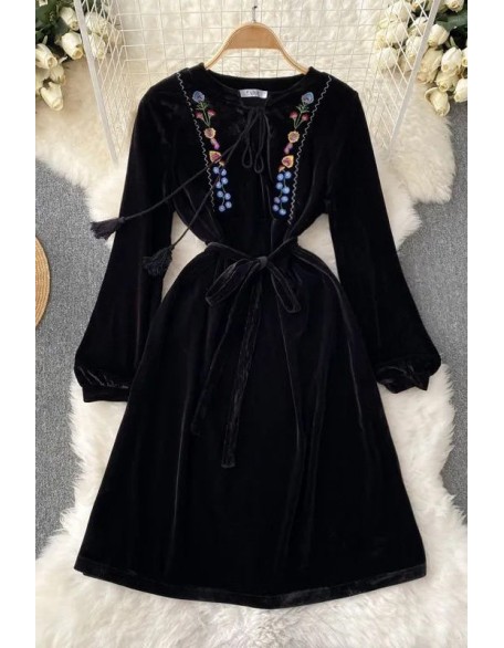 Women Dress Elegant Vintage Floral Embroidery Velvet Long Dress Lady Party Dress